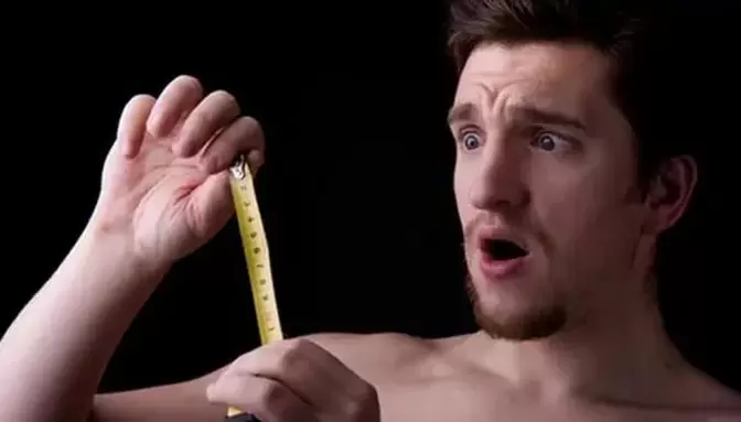 o home medía o seu pene antes do aumento