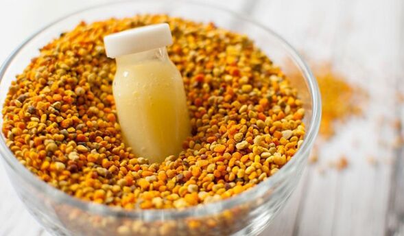Un home manterase en boa forma consumindo xelea real e pan de abella